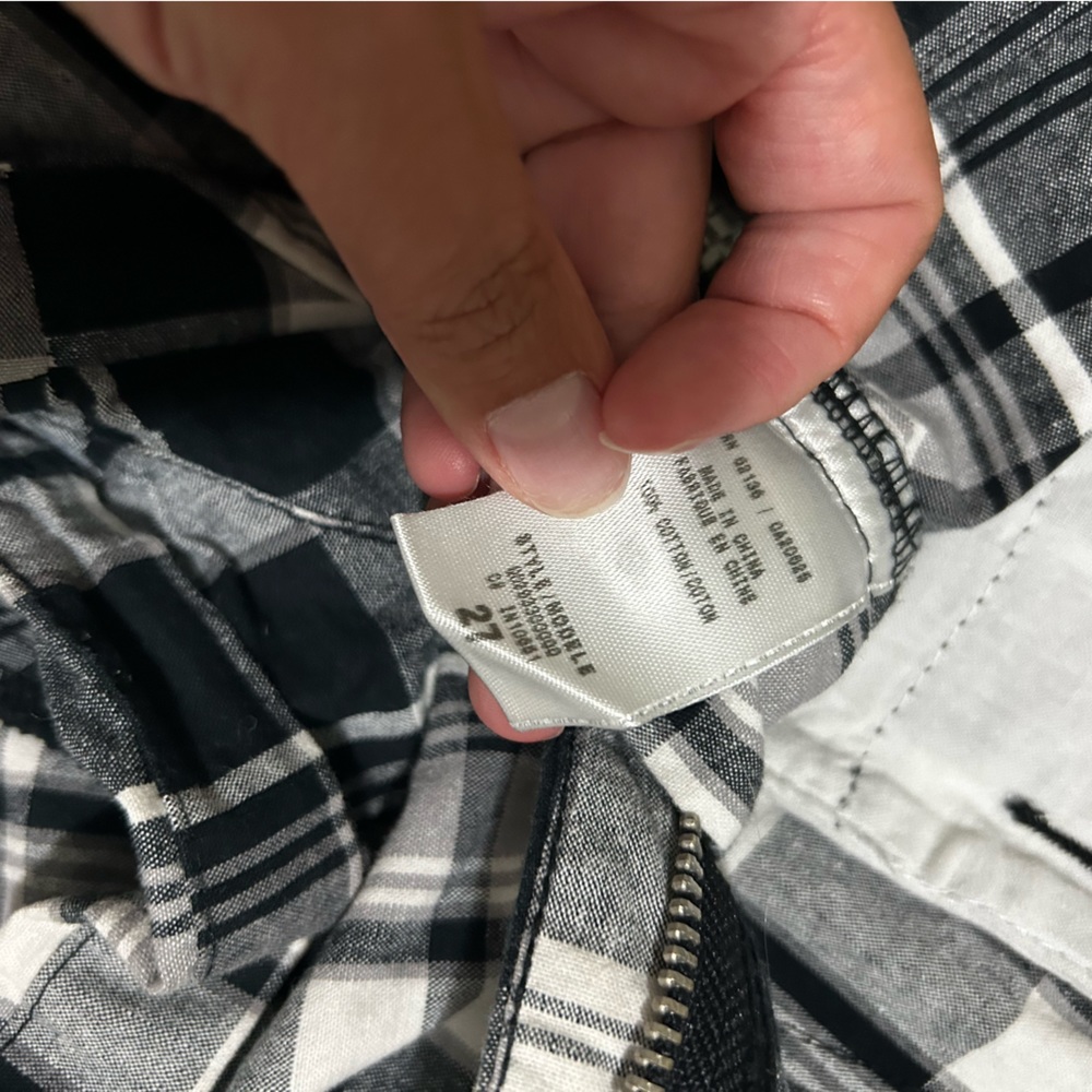 GUESS Shorts - Picture 3 of 3